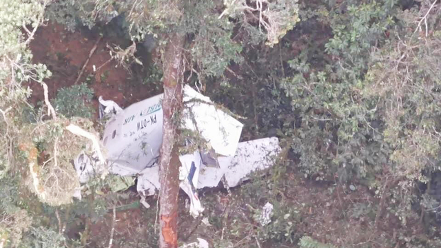 
 Badan pesawat Rimbun Air yang ditemukan jatuh menukik di Intan Jaya, Papua. (FOTO: Dokumen Bumi Papua).