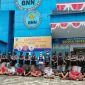 Bandar narkoba bersama 21 pengguna narkotika saat diamankan di halaman kantor BNNP Kalteng.