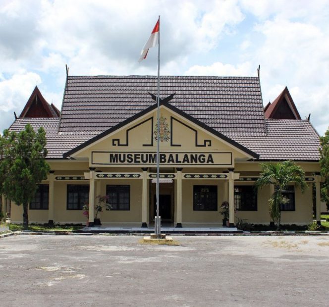
 Salah satu tempat wisata sejarah yakni Museum Balanga di Palangka Raya, Provinsi Kalimantan Tengah.