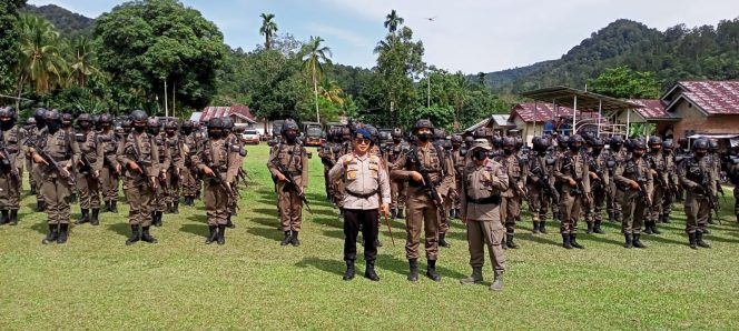 
 100 Personel Brimob Diturunkan ke Rimba Baling, Back Up Pemberantasan Illegal Logging