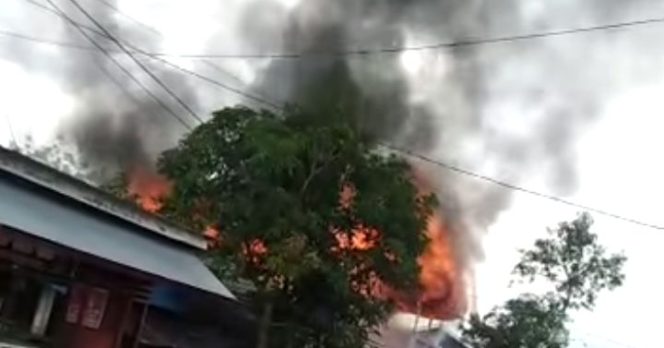 
 Kebakaran rumah seorang guru di Sampit.