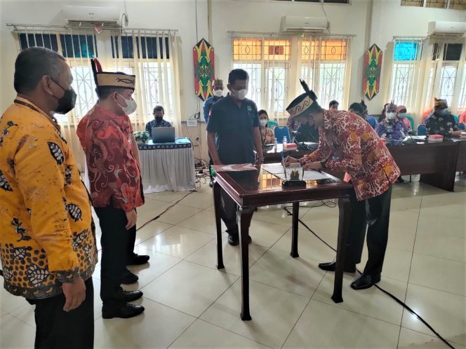 
 Penandatanganan Perjanjian Kinerja Tahun 2022 antara Bupati Kapuas dan Kepala Perangkat Daerah yang diselenggarakan di Aula Bappeda Kabupaten Kapuas, 03 Februari 2022.