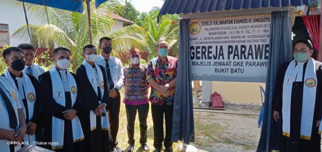 
 Camat Mantangai Yubderi Menghadiri Kegiatan Penahbisan GKE Parawei Bukit Batu Kecamatan Mantangai.